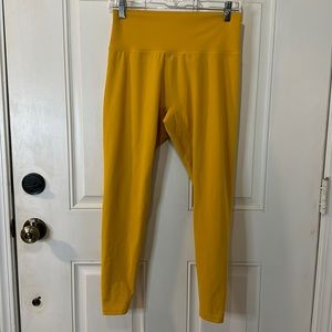 Great condition buffBunny leggings